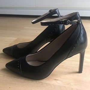 NWOT Essex Lane leather pump 😎